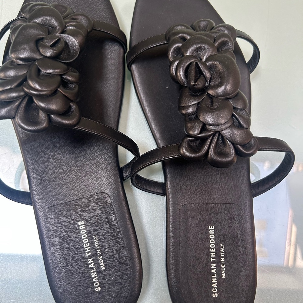 Scanlan Theodore Black Floral Slide Sandals